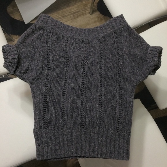 Hollister off the shoulder top - Picture 2 of 4